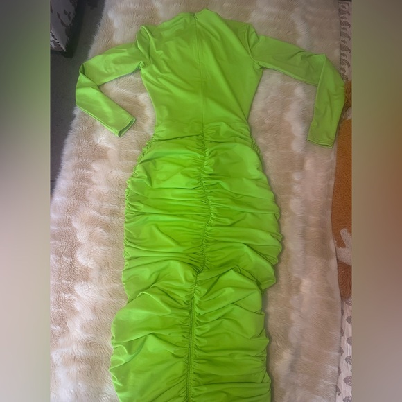 Alex Perry Neon Green Ruched Long Sleeve Dress - Picture 10 of 14